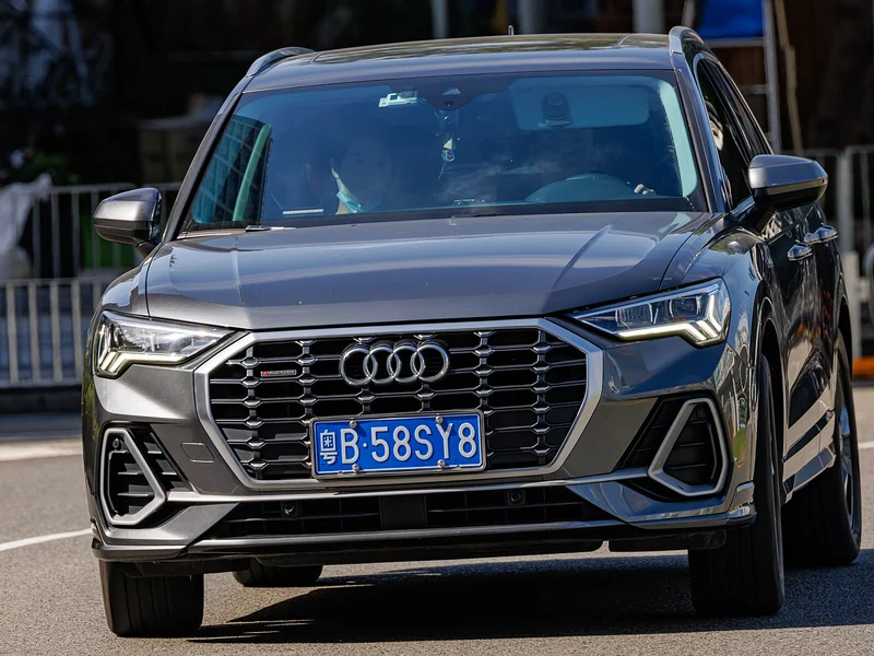 Audi Q3 из Китая, вид спереди в три четверти