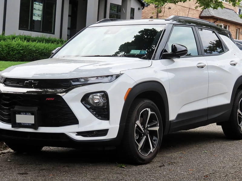 Chevrolet Trailblazer из Кореи, вид спереди в три четверти