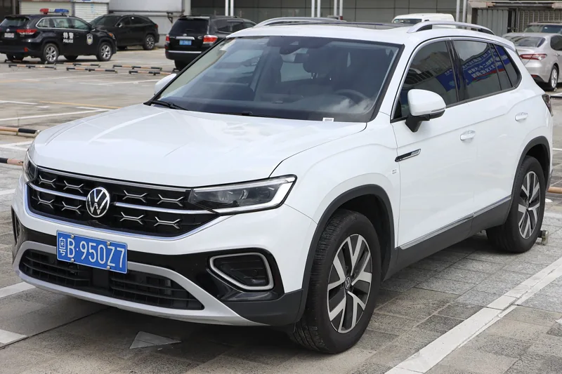 Volkswagen Tayron 1.4 TSI 2022 белый, вид спереди