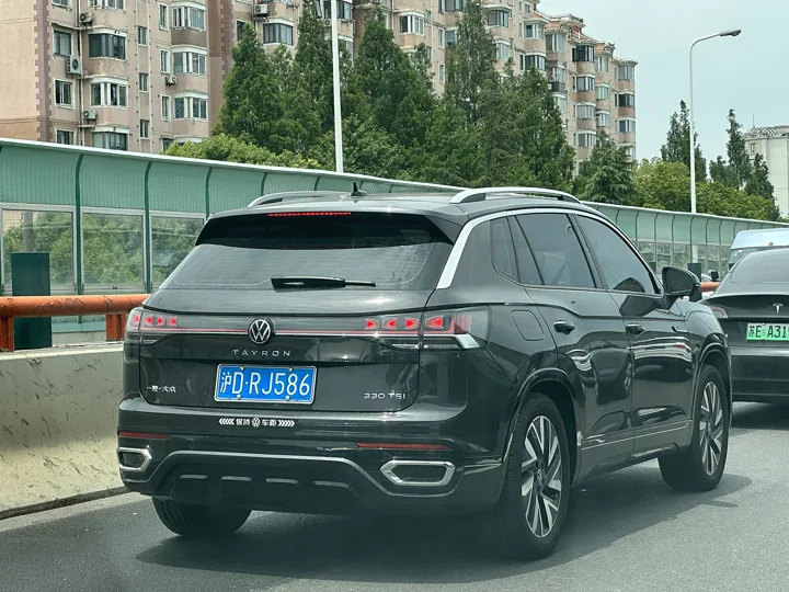 Volkswagen Tayron рестайлинг, вид сзади