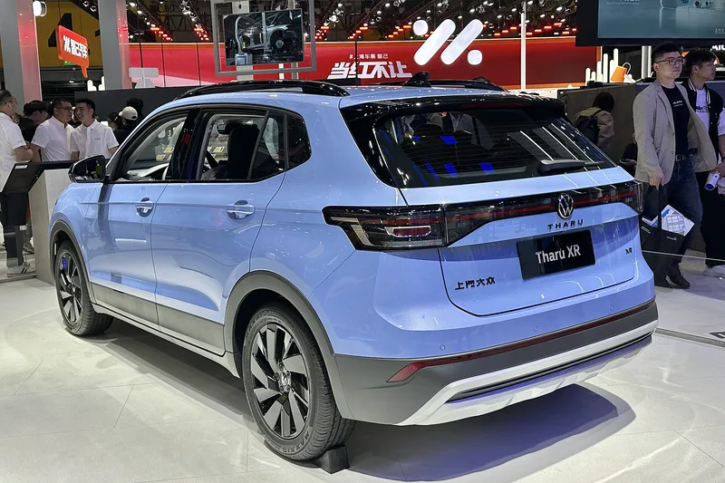 Новый Volkswagen Tharu 1.5, вид сзади в три четверти