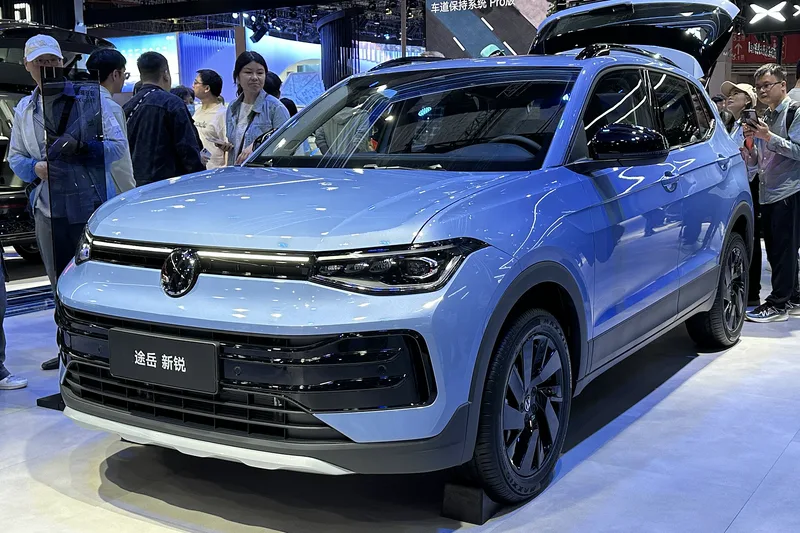 Новый Volkswagen Tharu 1.5 голубой, вид спереди